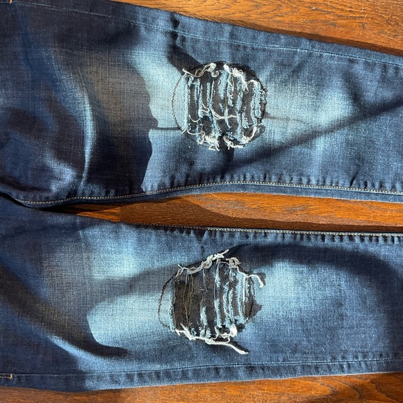 Yes Zee Ladies 31” Cropped Fringed Slim Fit Distressed Blue Jeans Button Closure - Picture 8 of 11